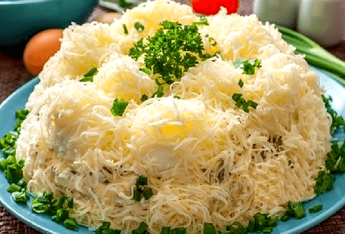 салат снежные сугробы с курицей и грибами рецепт пошаговый | Дзен