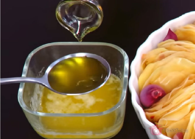 В растопленное сливочное масло добавить оливковое (можно и растительное) —…