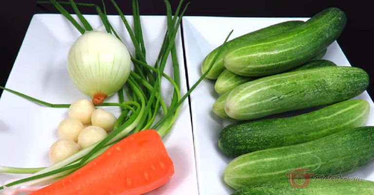 Подготавливаем овощи: Достаточно крупные огурцы хорошо помыть и обсушить. Очищаем…
